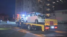 車体後部のガラスが割れ…乗用車2台の追突事故 20代女性と40代男性がけがをして病院に搬送　神奈川・平塚市