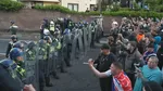 「人種差別による襲撃受けた」うその申告を信じたイギリス警察が被害者に手錠　当時の捜査めぐり市民の抗議活動に発展