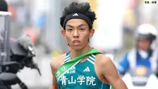 青学大、トップ中央大と3分25秒差で大エース黒田朝日へ！5区山登りで大逆転なるか、4区平松享祐が8位から5位に浮上【箱根駅伝】