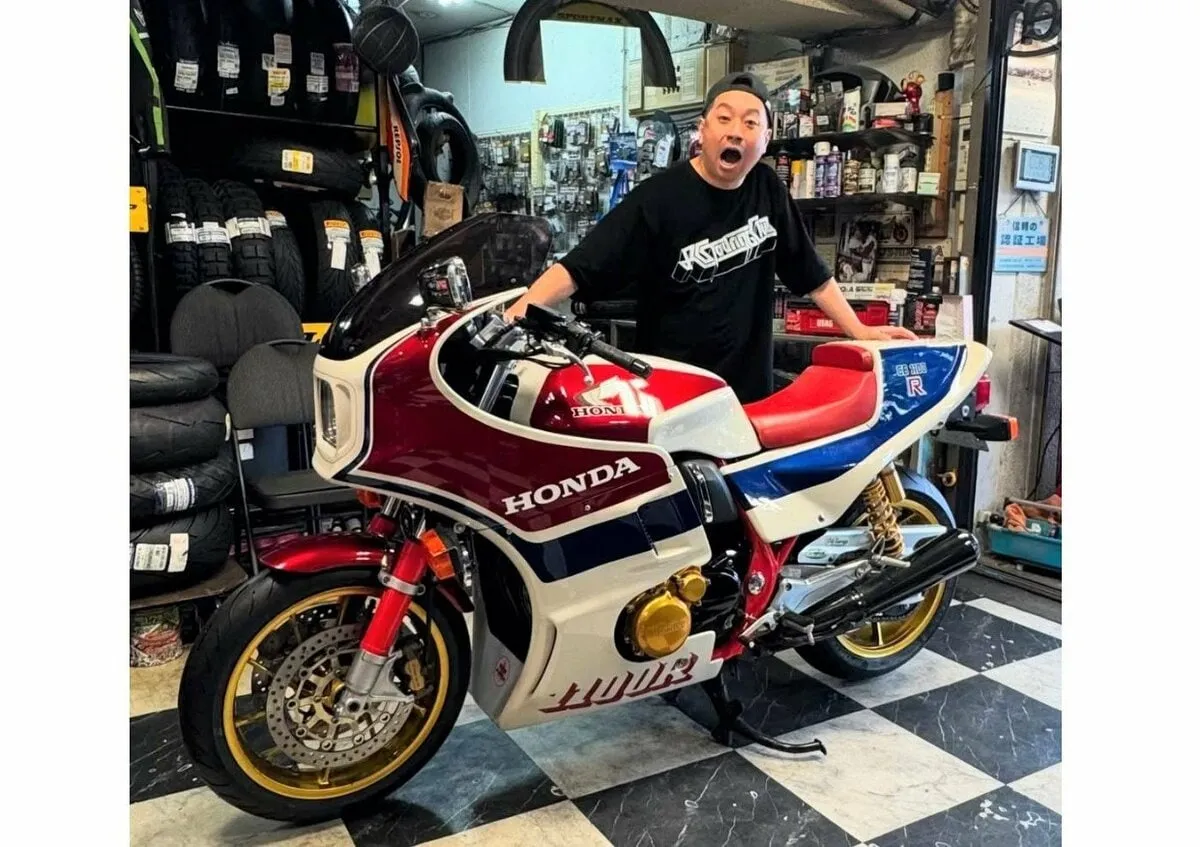 【 レイザーラモンRG 】　ツーリングに向け　愛車の「タイヤ交換完了！」　ＳＮＳに綴る