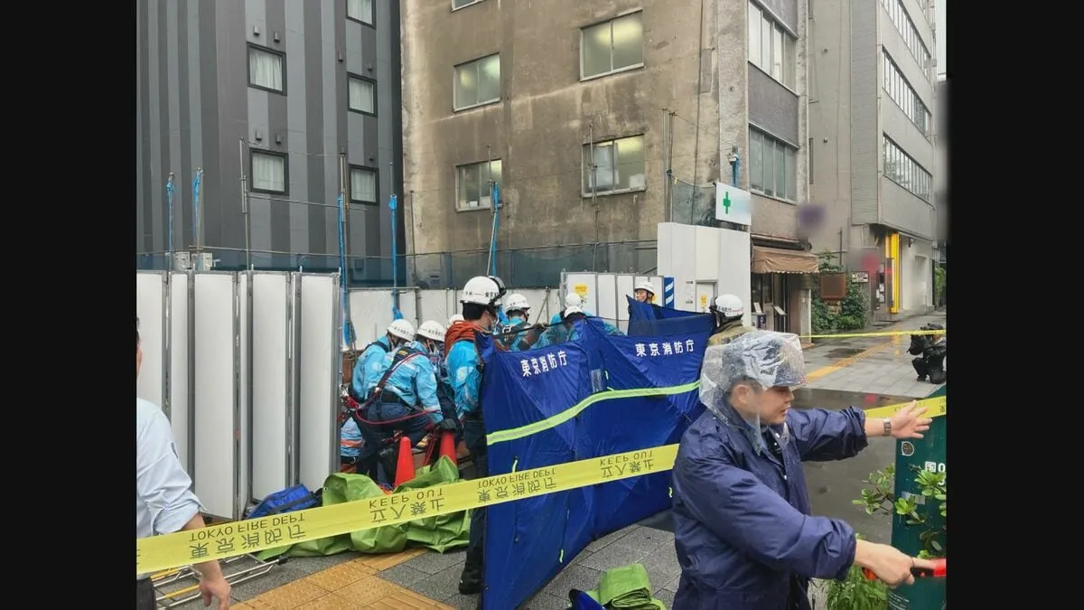 【速報】東京・台東区の新築ビル工事現場　20代男性作業員が地上から約3m下に転落…顔のあたりに鉄筋刺さったか　意識不明の重体で搬送　警視庁