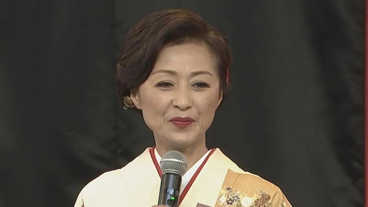 【 長山洋子 】　新曲発売で意気込み　「昭和の女として生きていきたい」　スマホは「わからないことだらけ」お茶目に語る