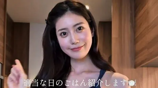【 阿部なつき 】ぴったりヨガウェアで "お家ごはん紹介"「基本は自炊だけど 自動調理器を使って手抜きです 笑」