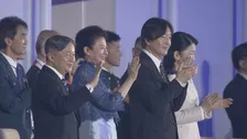 天皇皇后両陛下「アジア大会」開会式に出席　陛下が開会宣言　聖火点灯やパフォーマンス見守る