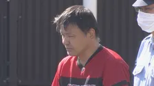 女性2人への殺人未遂容疑で自称トラック運転手の男（53）を逮捕 車を急発進させてドアにしがみついた20代女性をひきずり、前方の女性に衝突させたか　埼玉県警川口署