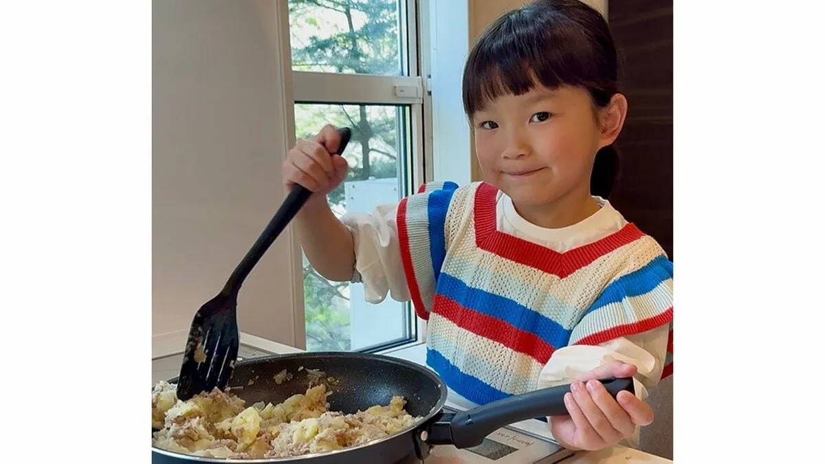 【ののちゃん】妹のひーちゃんとコロッケ作りに挑戦「おいしいコロッケできたかな」「たくさん作ったね！お味はどうだったかな？」などの声