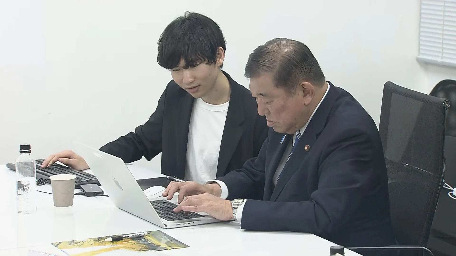 石破総理が東大で生成AIを体験　5大臣とともに“石破総理っぽい”演説原稿を出力