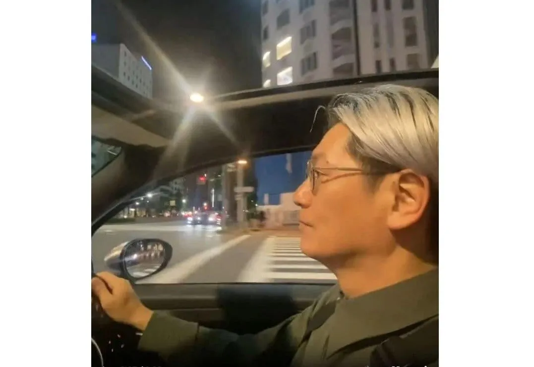 【 井浦新 】　オープンカーでドライブ　鈴木一真「ランボルギーニより早いアラタくん」