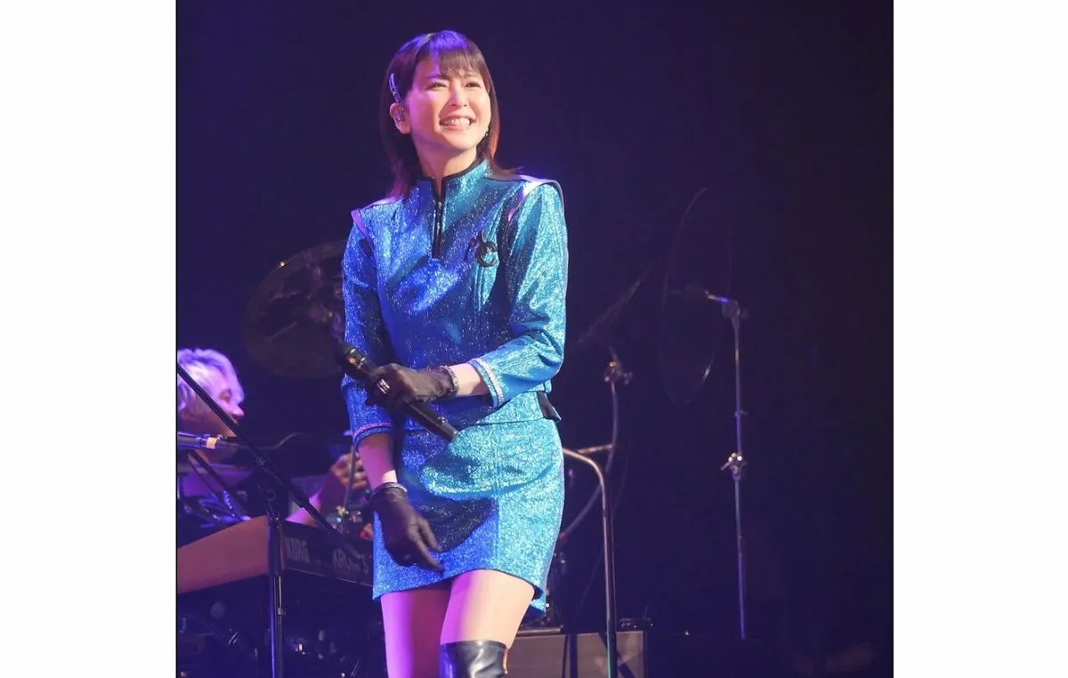 【 森高千里 】　「暑い夏にぴったりな楽曲もたくさん歌っていますよー。　皆さんはどの夏曲が好きですか？」　長野でのライブを報告