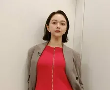 【 村重杏奈 】　多彩な番組衣装を披露　「ほどよく頑張る！」　週末への意気込みに共感の声