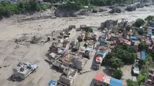 ネパール政府 大規模洪水で95人死亡と発表　外国人観光客ら380人以上が行方不明
