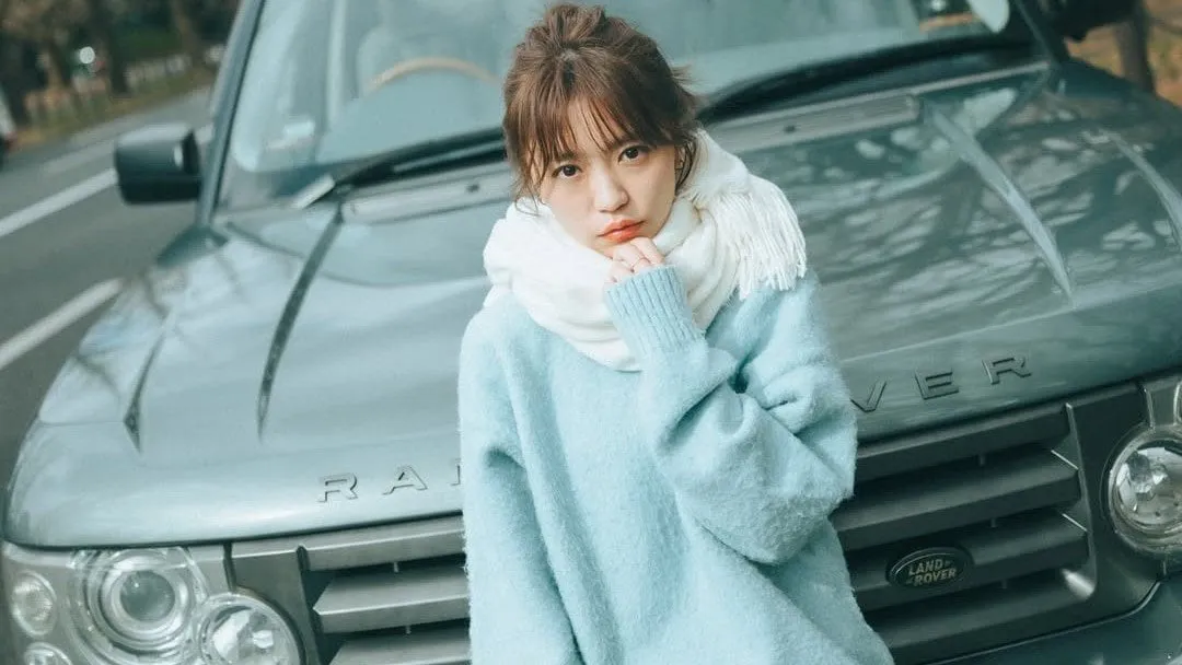 【大原優乃】英国SUV名車との２ショット「自分の車以外を運転するのってわくわく」フォロワー共感「ゆるキャンでもこれが見たい」