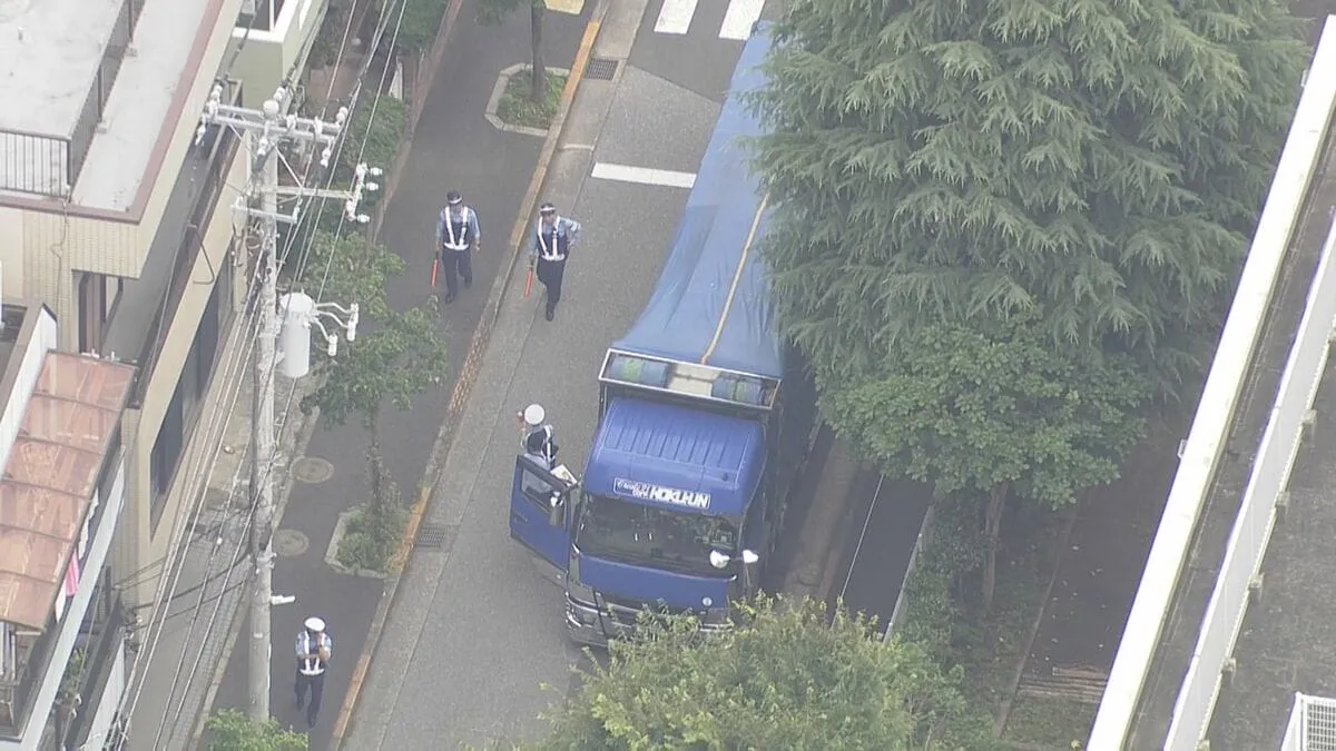 【速報】自転車に乗っていた女性と3歳くらいの女の子がトラックに巻き込まれる　女性は死亡　女の子は命に別状なし　東京・江戸川区