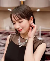 【 吉岡里帆 】　黒ドレス姿のオフショット　「新しい役で髪切りましたっっっスースーします」　ファン反響　「♥里帆さんショートも魅力的」