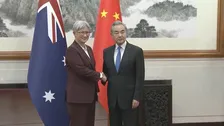 中国外相とオーストラリア外相が会談　協力関係強化で一致　オーストラリアへの燃料輸出も協議か