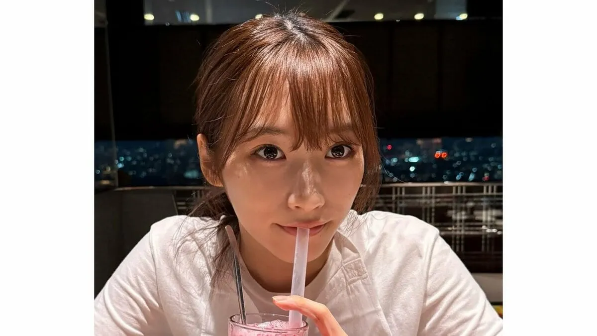 【 片岡凜 】 「生きてるうちにいっぱい笑いたい」　夜景バックのオフショット公開