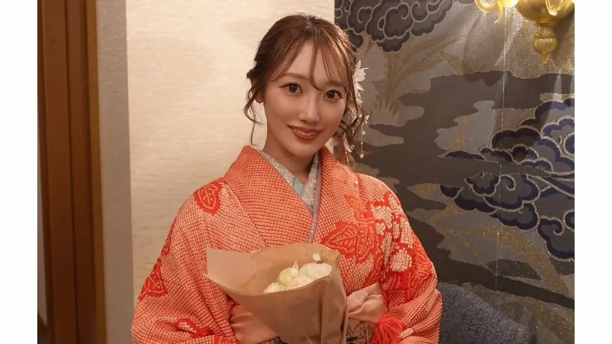 【片原恵麻】　「母からもらった総絞りの振袖」特別な着物で友人の結婚式に出席　赤い総絞り振袖姿が話題に「シボリの着物、良く似合ってますね」「親子二代ステキですね」と反響続々