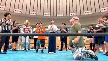 【元AKB48・倉持明日香】プロレスのリング上で結婚を電撃発表！レスラーも崩れ落ちるサプライズ