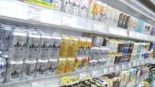 第3のビール約7円の増税 酒税改正を前に駆け込み購入増、スーパーで売り場拡大　各社取り組む“ビール化”で客離れ防ぐ