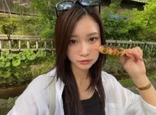 【 生見愛瑠 】お団子片手にお散歩ショット　ファン反響「美しすぎます」「大人になったなー」