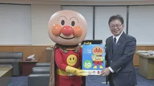 夜間・休日の子どもの急な病気　病院に連れていくべき？　迷ったら「#8000」 アンパンマンが厚生労働大臣を表敬訪問　広報活動起用から10周年