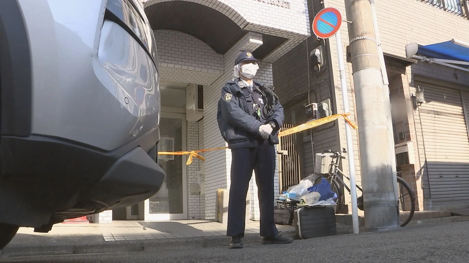 横浜市のマンションの廊下で血を流した男性が倒れているのが見つかる　病院で死亡確認　目が腫れ口が切れ鼻血も　事件に巻き込まれた可能性　横浜市