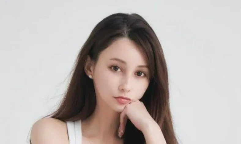【 ダレノガレ明美 】 「今日、新しいバイク納車」「塗装したから時間かかったー　2台目〜」　ＳＮＳで報告