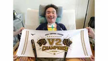 【 ALS闘病 】声優・津久井教生さん　ベッドでプロ野球CS観戦「免疫力も上がってくれると嬉しい」 妻からの “阪神連覇記念グッズ” に笑顔【ニャンちゅう】