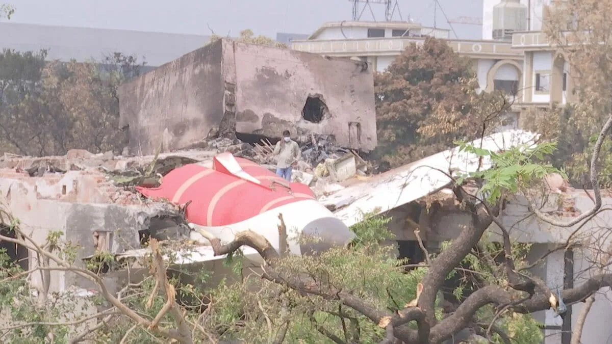 インド旅客機墜落事故　燃料スイッチを切ったのは機長か　米メディア報道