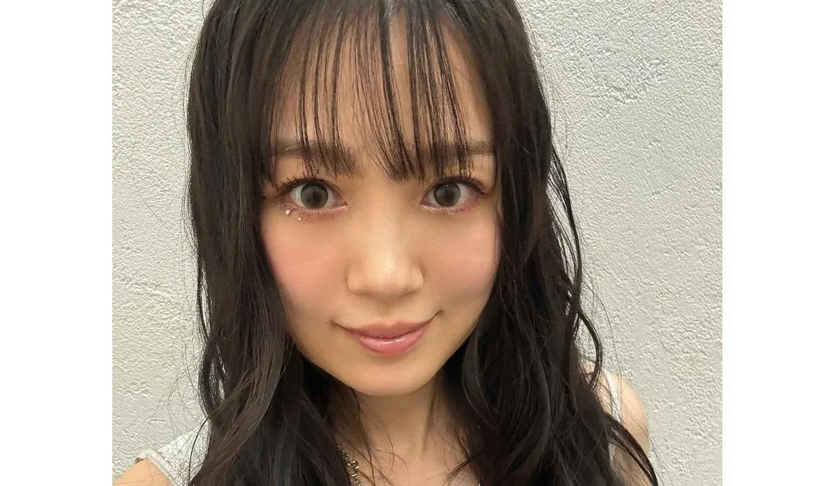 【 西野カナ 】　最新オフショットに　ファン反響　「黒髪カナやんもめっちゃ可愛い〜」「何歳なってもお姫様みたいに可愛すぎる」