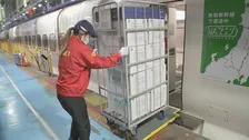 新たな輸送手段として定着するか JR東日本の荷物専用新幹線がサービス開始　盛岡から東京まで約800箱の段ボールが運ばれる
