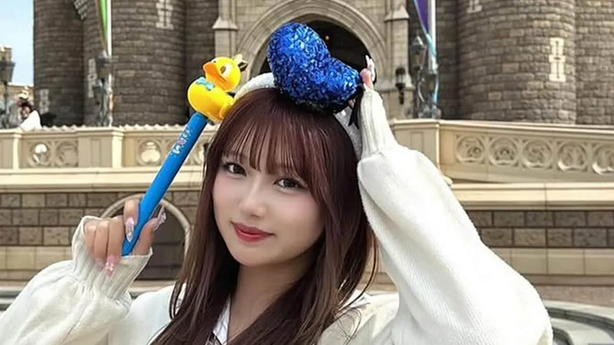 【 辻󠄀希美・長女 】希空さん　「東京ディズニーランドⓇに行ってドナルド制服コーデで可愛い写真沢山撮ったよ〜」　オフショットを公開