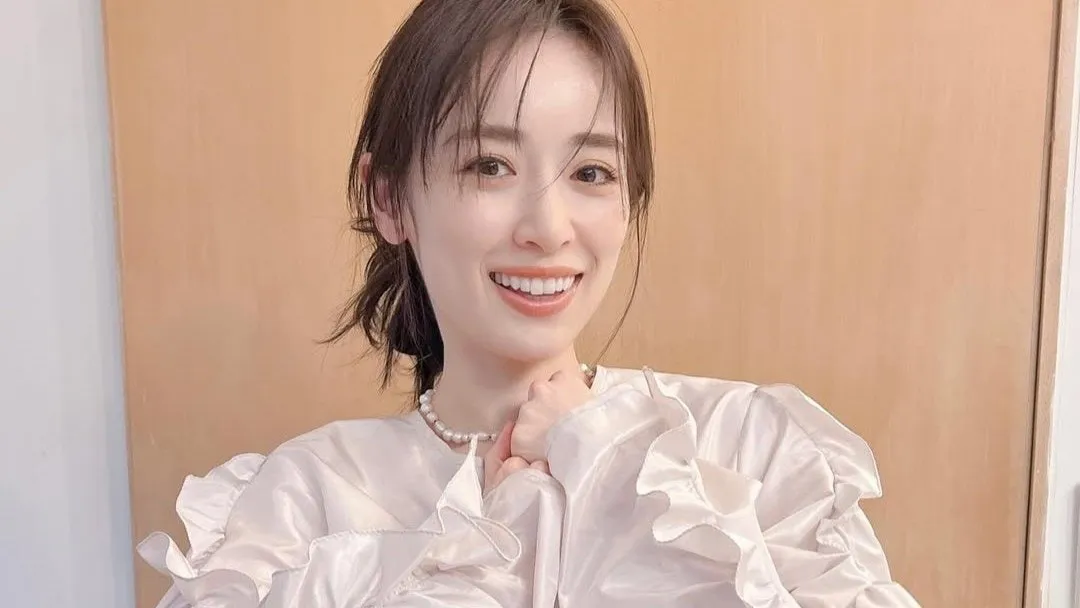 【泉里香】「#オフショット」でフォロワー絶賛　爽やかオレンジ＆ピンクで「急に透明感上がってますね」