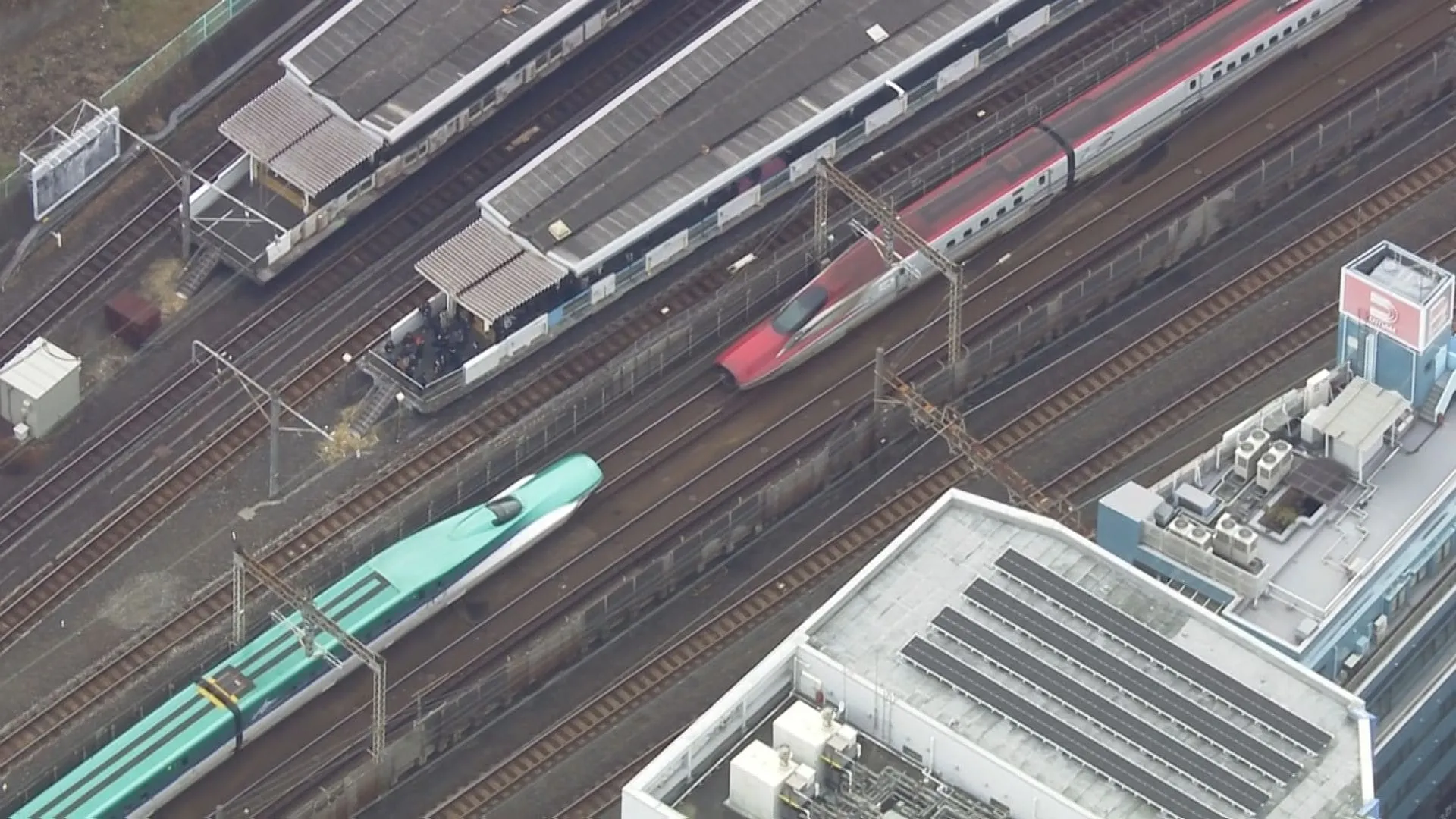 【速報】東北新幹線走行中に車両が分離か　東京～新青森駅間の上下線運転見合わせ　北陸・上越・秋田新幹線へも影響　運転再開の見込みは午後2時半ごろ