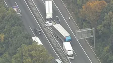 圏央道で5台が絡む事故　2人死亡　トラック運転手を過失運転致傷の疑いで逮捕　外回り入間ICから狭山日高IC間が通行止め