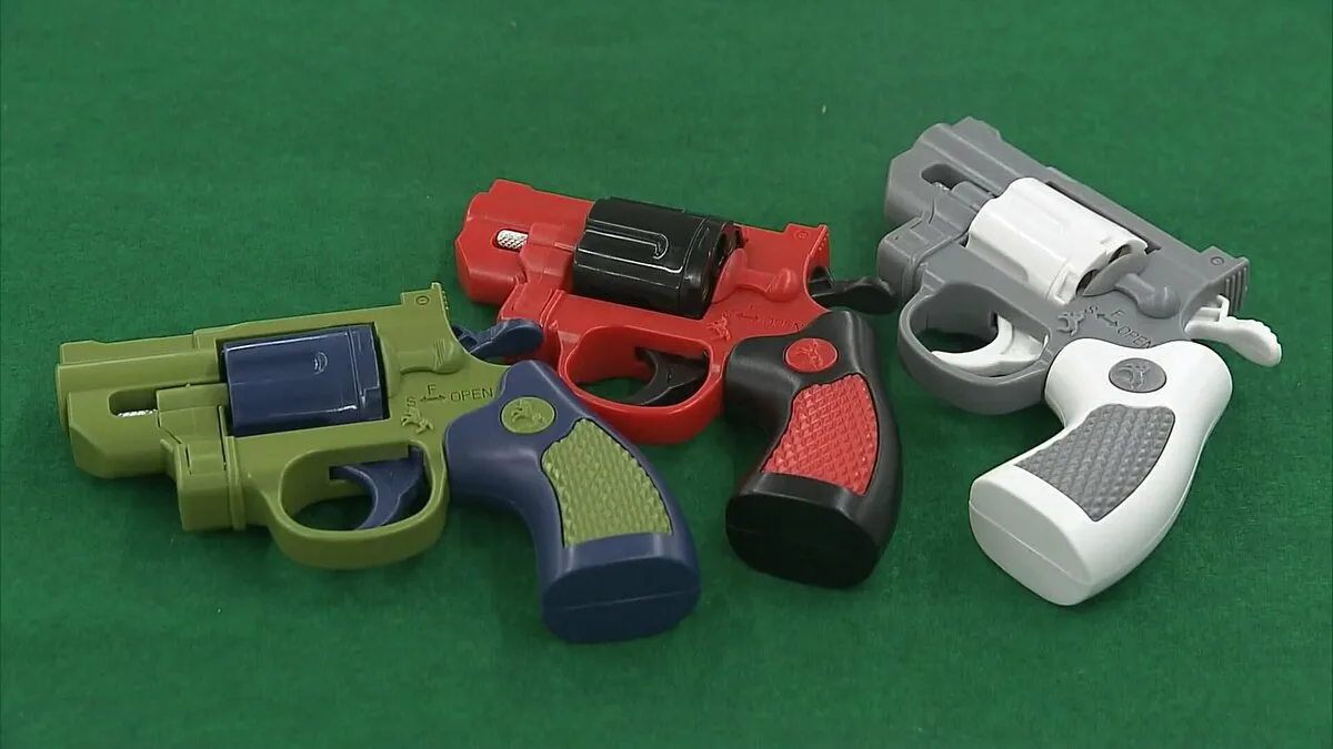 中国製の“実弾撃てる”おもちゃ拳銃　警察が回収呼びかけ クレーンゲームの景品などで流通 来年1月以降に所有の場合は銃刀法違反疑いで摘発も