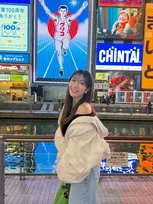 【 穂川果音 】　大阪・道頓堀で「グリコサイン」バックにオフショットを公開　「大阪行ったらグリコと絶対一緒に写真を撮りたい人です」