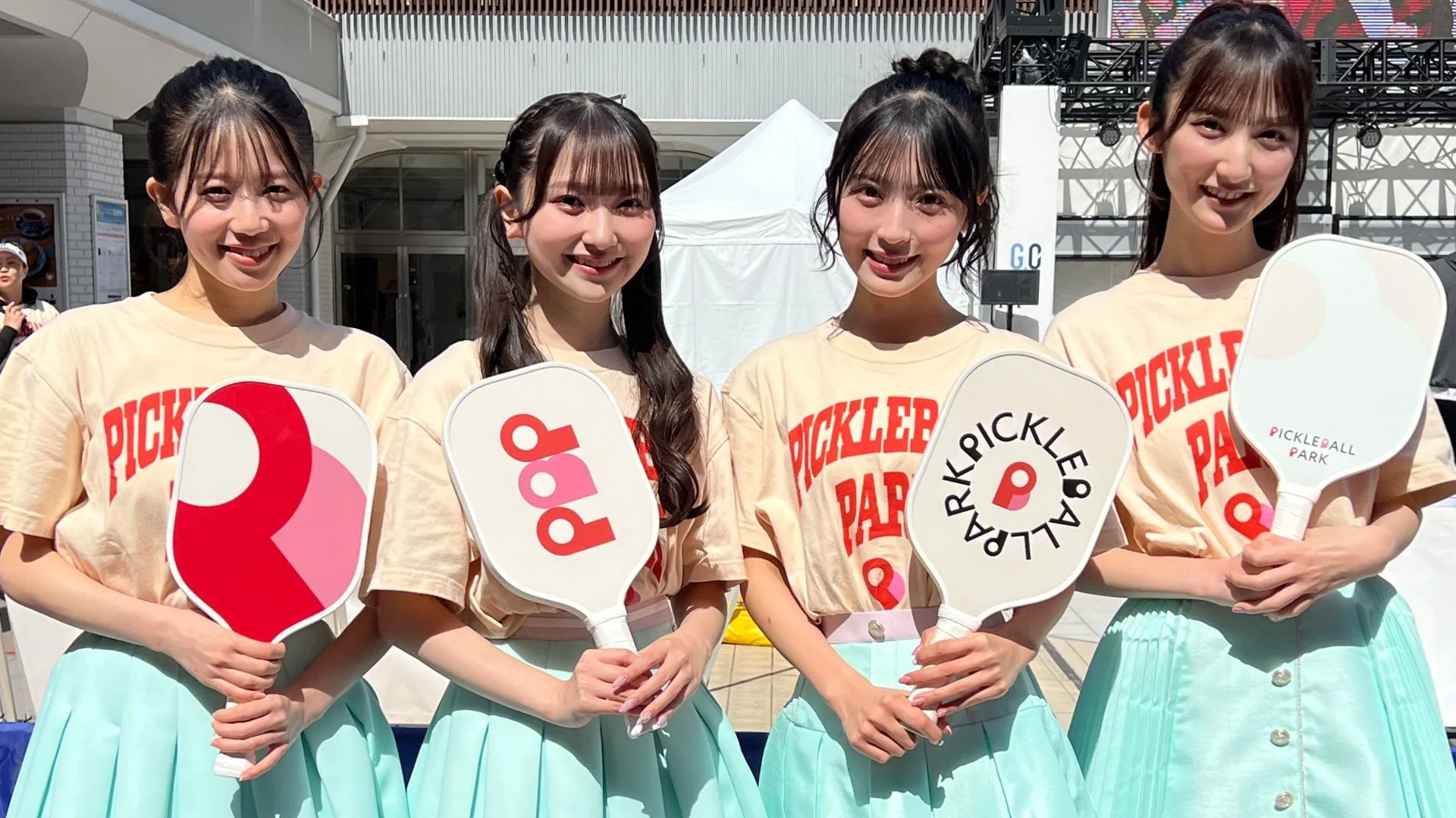 AKB48佐藤綺星らが最新トレンド"ピックルボール"を体験！「青春した感じ」テニス経験メンバーが超絶プレー連発