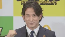 【岡田准一】〝魂はタケシ〟W杯開催にむけ「岡田監督」に就任　召集した「ボンバーヘッド・中澤佑二」のカズダンス披露に大満足