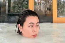 【 氷川きよし 】　飲泉でリラックス　「心身ともにパワーチャージフルMAX」「大好きな場所」