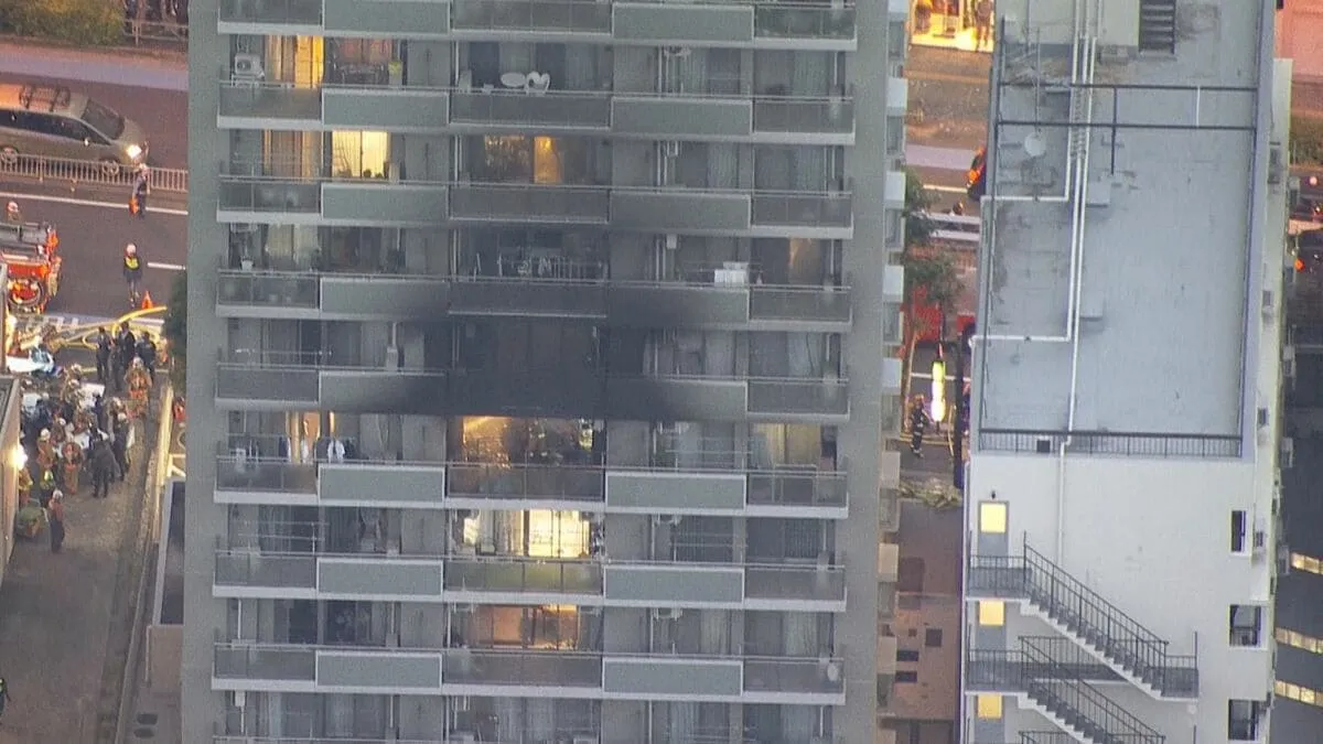 東京・豊島区のマンション火事ほぼ消し止められる　火の出た部屋にいた80代女性が大けが　別部屋の女性3人けがも命に別状なし