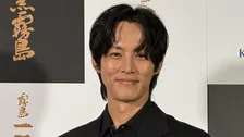 焼酎片手に「VIVANT」【別班「黒須」役・松坂桃李】〝やっぱり野崎は裏切ってない〟〝堺(雅人)さんは絶対ギャラ3倍〟　妻・戸田恵梨香を〝うちの妻は師匠〟