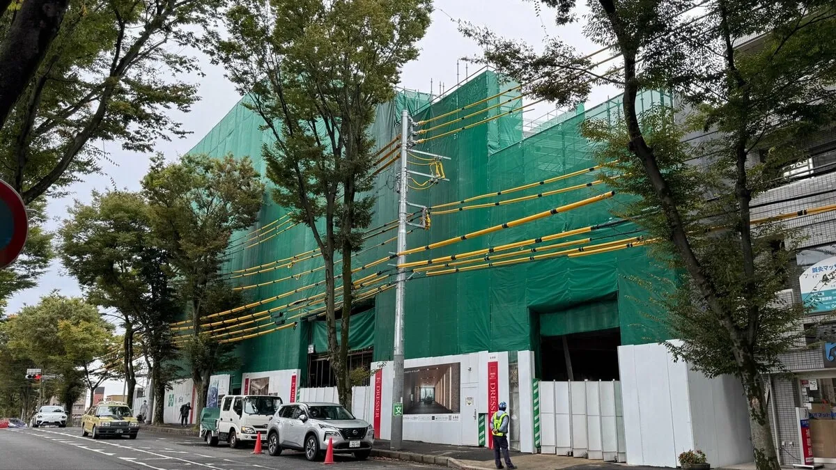 横浜市の工事現場で男性作業員が鉄製のパレットに挟まれ死亡　立体駐車場の工事中に「床」部分が落下か　警察が事故原因を調べる　神奈川