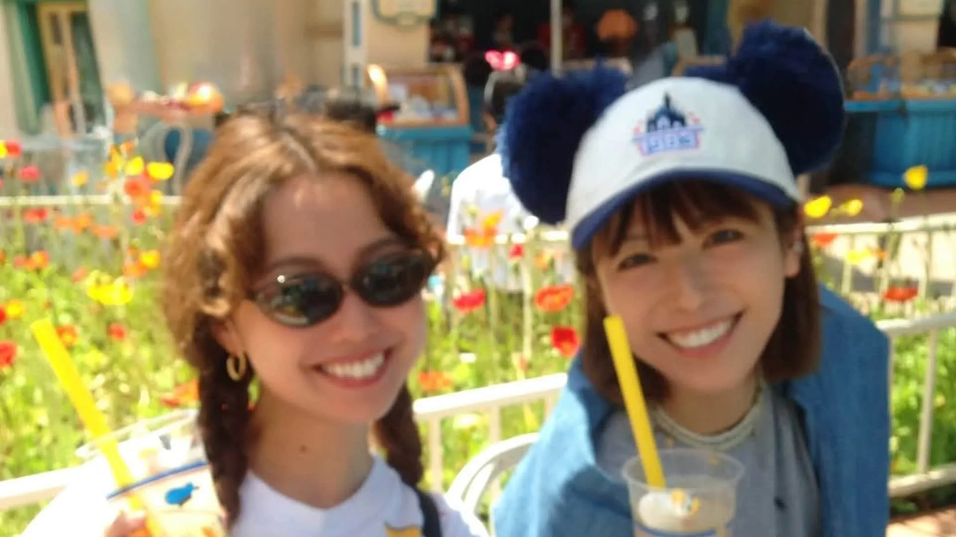 【 若槻千夏 】　「乗りまくりday!!最高‼︎」　pecoとTDL満喫ショットを公開　「好きな二人が家族ぐるみでディズニー最高」「なんか、人生楽しんでるね」　反響続々