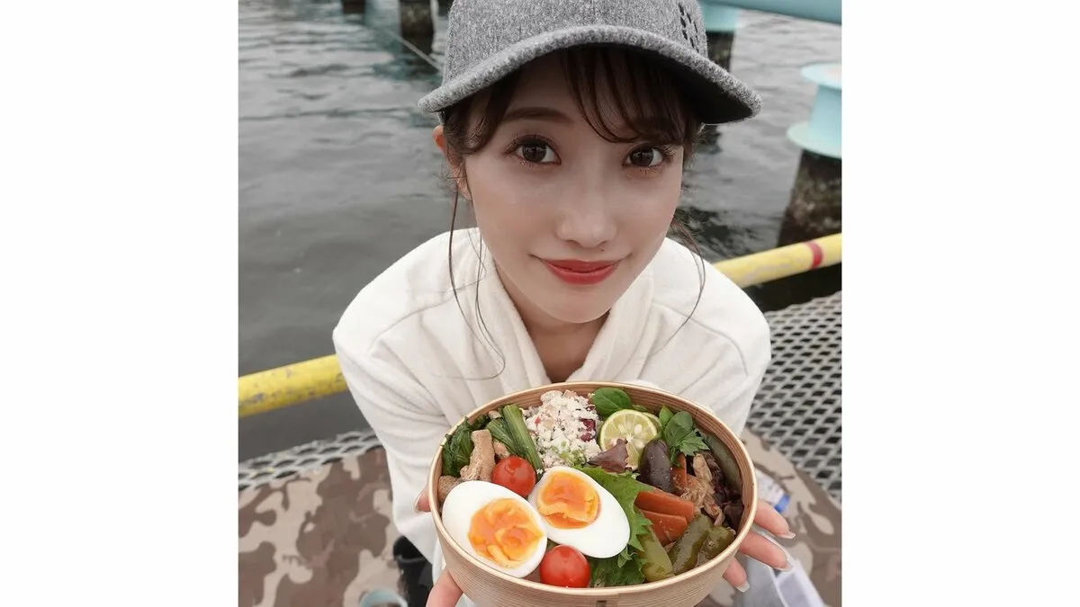 【片原恵麻】曲げわっぱの手作りお弁当を披露「素材たっぷり、彩りもよくてとっても素敵なお弁当ですね」「バランスいい美味しいそう」と反響続々