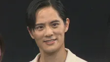 【 岡本圭人 】ほぼ全編〝上裸〟の主演舞台開幕　父も過去〝裸〟に　「岡本家を裸にする演出家」を紹介