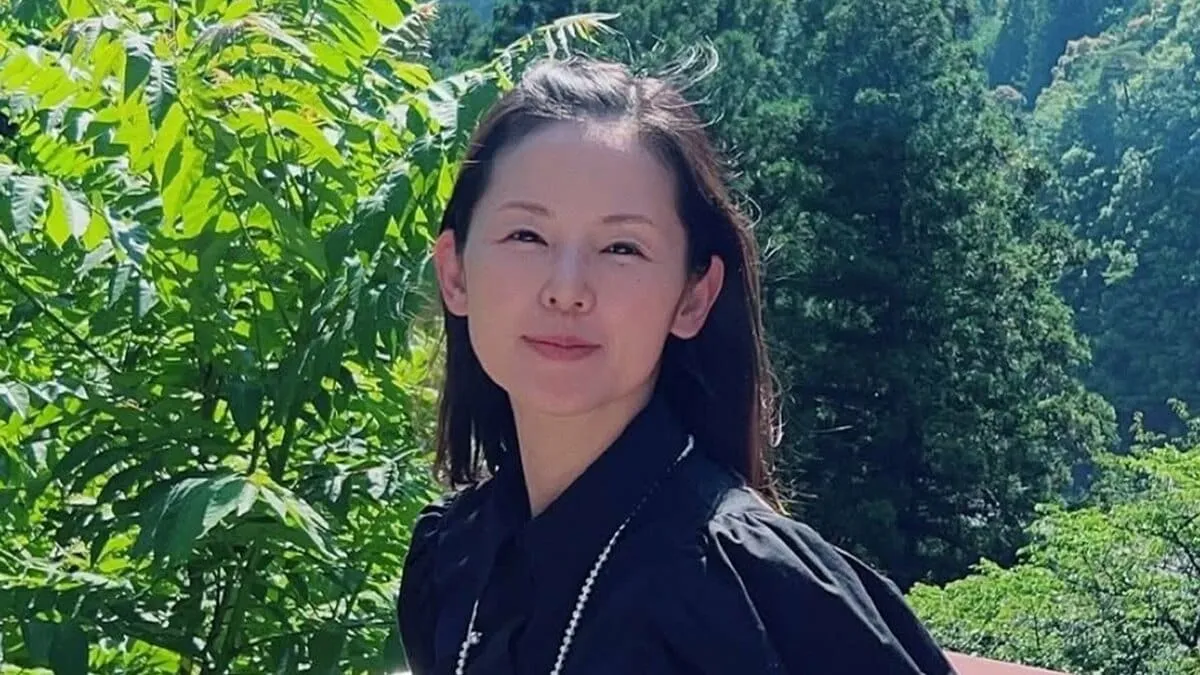 【 小西真奈美 】　熊野本宮大社の大自然を満喫「自然の中にいる時間も多く持てたからか、（ハチミツ）のエネルギーチャージもあってなのか、まったく疲れずに過ごせています。」