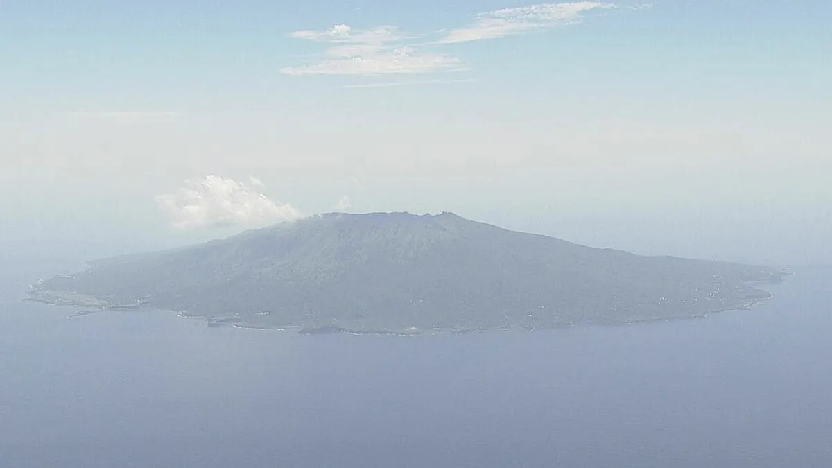 【速報】三宅島の噴火警戒レベルを「2」（火口周辺規制）→「1」（活火山であることに留意）に引き下げ　約1か月ぶり