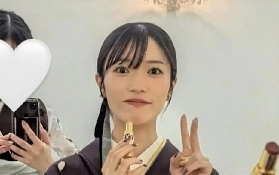 【 美山加恋 】　振袖姿にファン反響　「髪の毛にゴールドのラメ付けてて可愛い」・「大人っぽくて素敵な振袖」