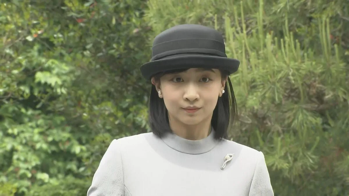 秋篠宮家の次女・佳子さま　昭和天皇陵・香淳皇后陵を参拝　6月のブラジル公式訪問を報告　集まった一般客にも会釈